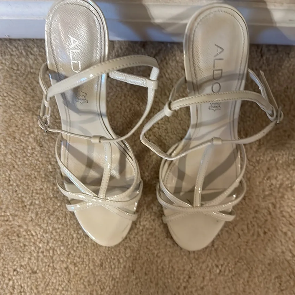 Strappy Aldo sandals! Perfect for spring! 💐🌻🌷 - Picture 5 of 8